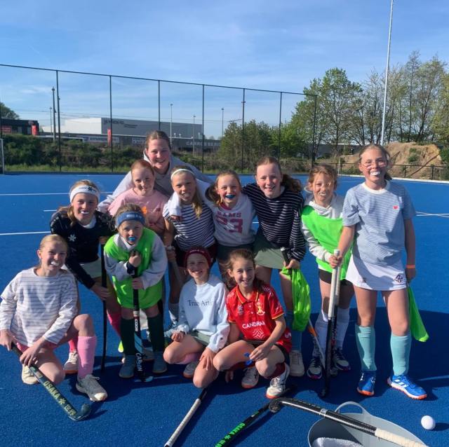 Paasvakantie op de tofste hockeyclub van ´t land! 🏑🤩🏑🤩
Wat een geweldige 3-daagse! Hockey, sport, spel, technische uitdagingen, plezier en een heuse paaseieren-zoektocht voor onze allerkleinsten.

Na de vakantie verwelkomen we graag nieuwe leden met of zonder hockeyervaring tijdens onze try-out en initiatie-trainingen.
Meer info en inschrijvingen op www.herakles.be 💥🚀

#herakles #hockey #family #friends herakleshockeyclub🔵⚪️