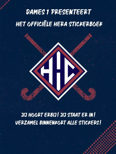 🚨 COMING SOON: HET OFFICIËLE HERAKLES STICKERBOEK! 🚨
Dames 1 heeft iets speciaals voor jullie in petto! 

Dit seizoen lanceert Dames 1 het enige echte Herakles Stickerboek! Alle jeugdspelers (U7 t/m U19), Dames 1 én Heren 1 krijgen een plekje in dit unieke verzamelboek.
Maak je klaar om jezelf, je ploeggenoten en je favoriete Herakles-spelers te verzamelen! 🤩
Met deze actie willen we niet alleen de hele Herakles-familie samenbrengen maar zamelen we ook geld in ter ondersteuning van Dames 1. Een leuke actie voor de hele club, waarmee jullie tegelijk onze ploeg steunen!

📸 DE FOTOSHOOTS ZIJN GEPLAND!
Om iedereen een plekje in het stickerboek te geven, komen professionele fotografen langs tijdens de reguliere trainingen.
Wanneer ben jij aan de beurt?
🗓 Maandag 19 oktober: Bovenbouw – 2de, 3de en 4de ploegen
🗓 Dinsdag 20 oktober: Dames 1, Heren 1 & bovenbouw – 1ste ploegen
🗓 Woensdag 21 oktober: Onderbouw (U7 t/m U12)
Zorg dat je aanwezig bent in je volledige officiële matchtenue, met je grootste glimlach! 😁 Zo schitter jij binnenkort ook in het Herakles Stickerboek!

EN DAARNA?
Na de fotoshoots is het aftellen naar de lancering van het stickerboek! Meer informatie over het verkrijgen van het boek en de verkoop van de stickers volgt binnenkort.
Vragen? Spreek gerust iemand van Dames 1 aan.
Wij hebben er alvast enorm veel zin in! 

💙🤍 D1

@heraklesdames1